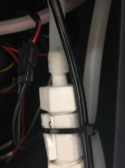 Water flow sensor between the power supply and the machine frame